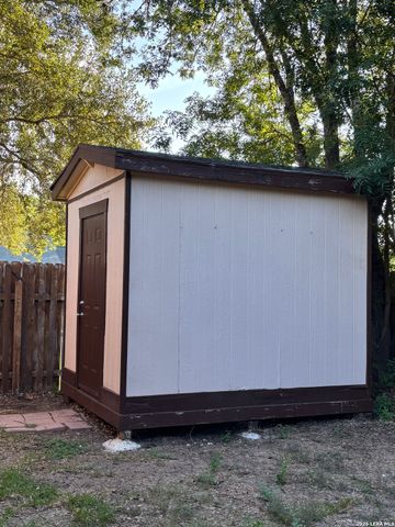 6850 MICKEY MANTLE DR, San Antonio, TX 78240