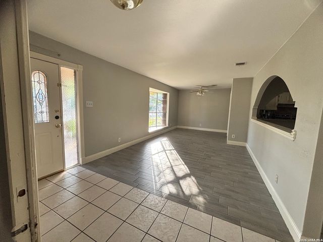 6850 MICKEY MANTLE DR, San Antonio, TX 78240
