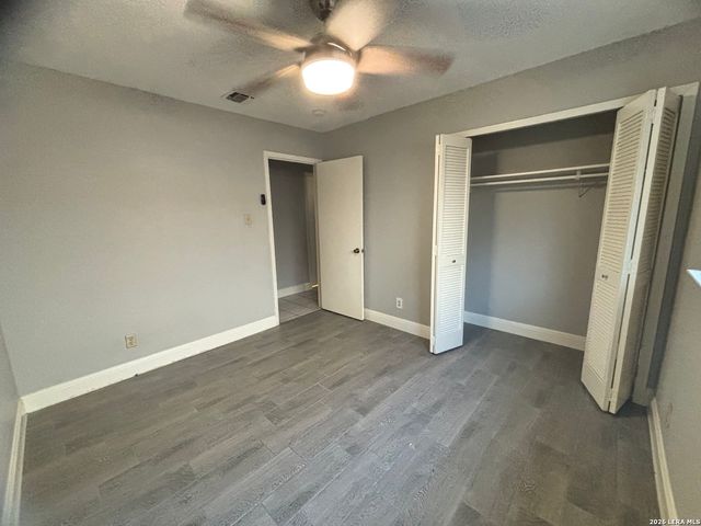 6850 MICKEY MANTLE DR, San Antonio, TX 78240