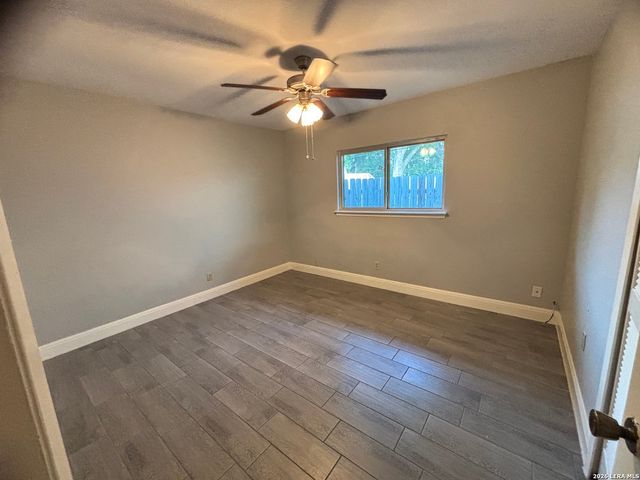 6850 MICKEY MANTLE DR, San Antonio, TX 78240