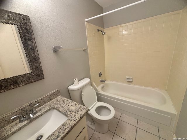 6850 MICKEY MANTLE DR, San Antonio, TX 78240