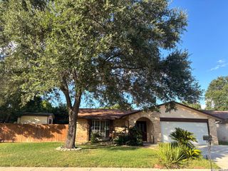 6850 MICKEY MANTLE DR, San Antonio, TX 78240
