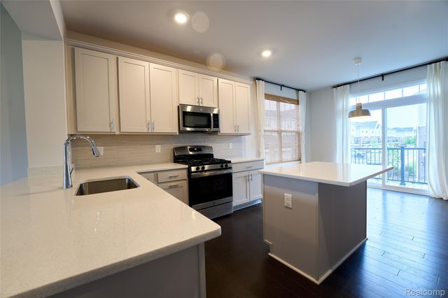 49701 Lantern Way, Canton Charter Township, MI 48188