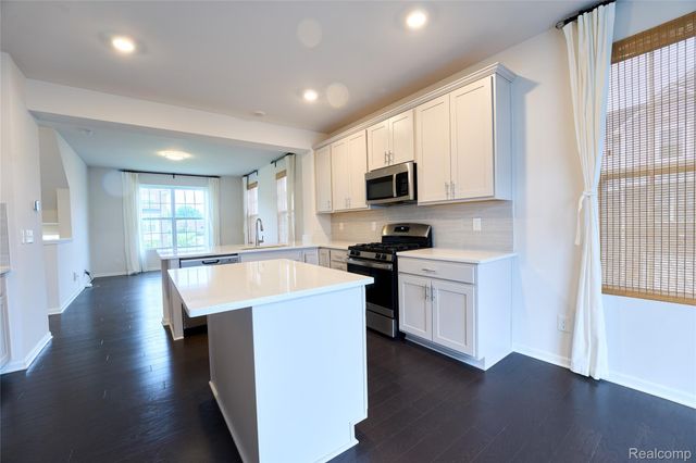 49701 Lantern Way, Canton Charter Township, MI 48188