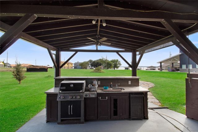 126 2nd Avenue, Onalaska, TX 77360