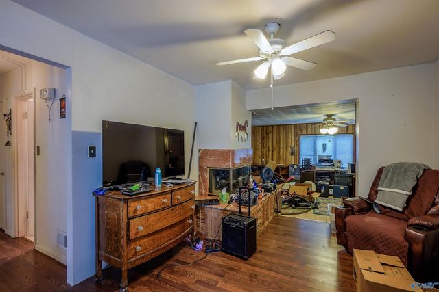 2110 Fulton Drive NW, Huntsville, AL 35810