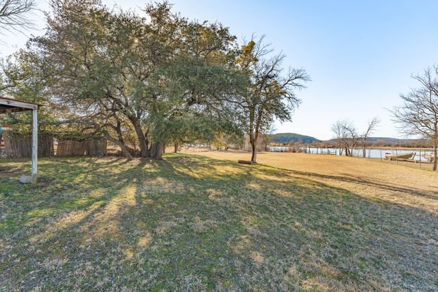 308 N Lakeview Drive, Palo Pinto, TX 76484
