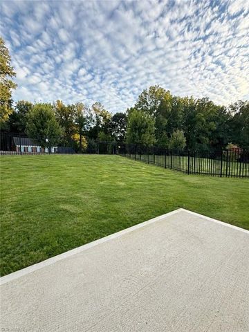 5910 Crossview Drive, Kernersville, NC 27284