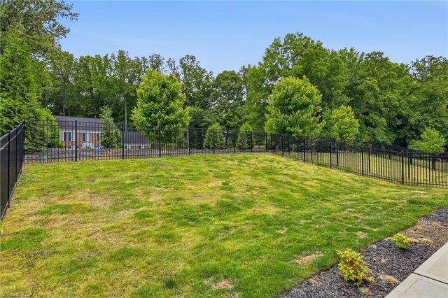 5910 Crossview Drive, Kernersville, NC 27284