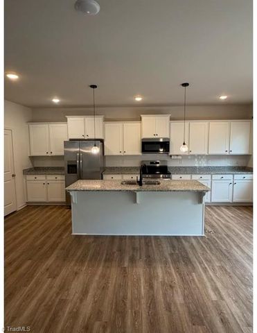 5910 Crossview Drive, Kernersville, NC 27284