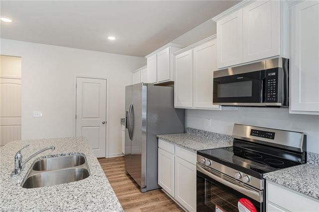 5910 Crossview Drive, Kernersville, NC 27284