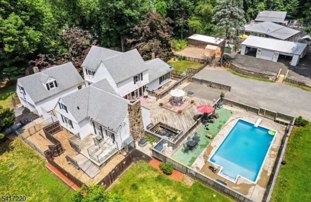 8 Stonehedge Ln, Byram Twp., NJ 07821 — exterior