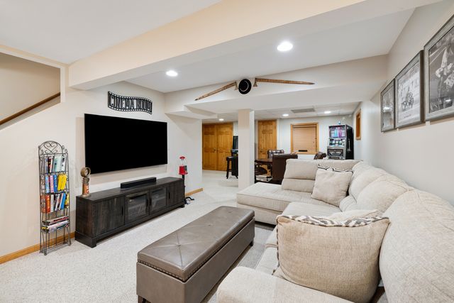 2317 Broadway Lane, Schaumburg, IL 60194