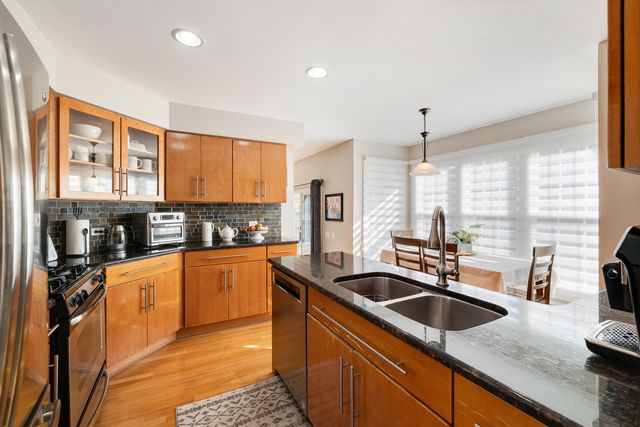 2317 Broadway Lane, Schaumburg, IL 60194