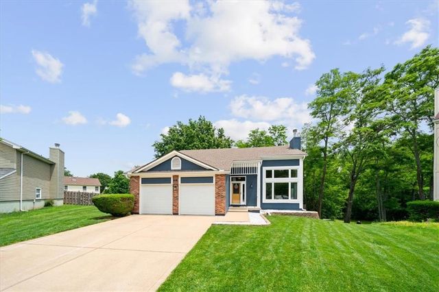 511 SE FRANKLIN Court, Blue Springs, MO 64014