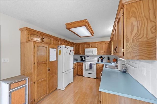 511 SE FRANKLIN Court, Blue Springs, MO 64014