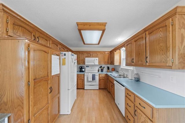 511 SE FRANKLIN Court, Blue Springs, MO 64014