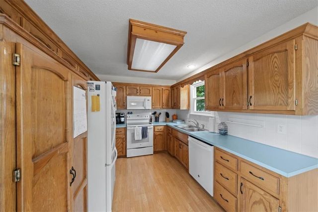 511 SE FRANKLIN Court, Blue Springs, MO 64014