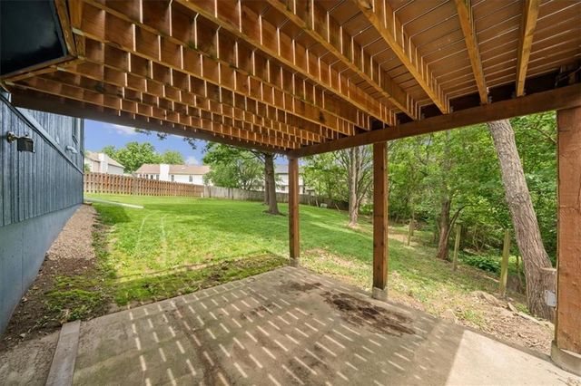 511 SE FRANKLIN Court, Blue Springs, MO 64014