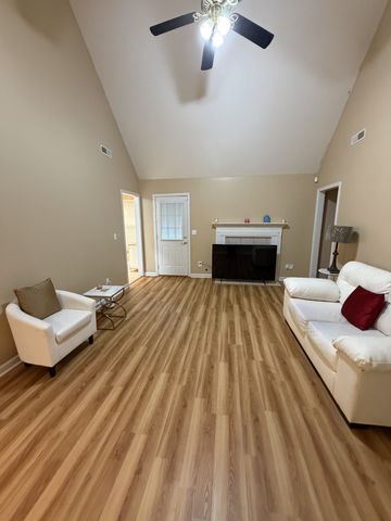 9001 Lomond Dr, Smyrna, TN 37167