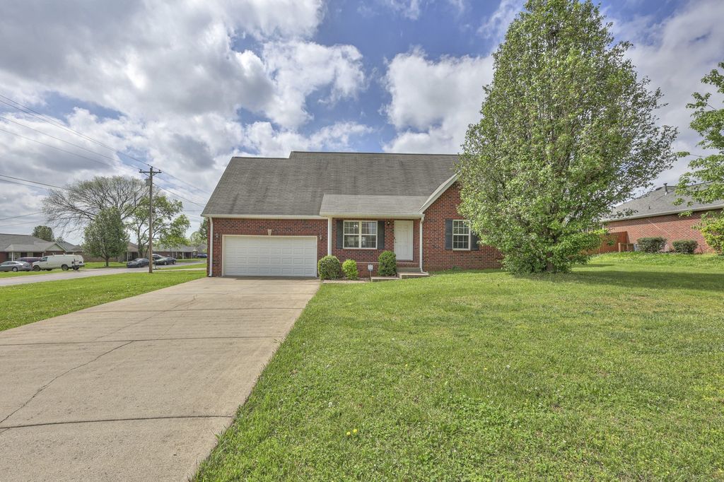 9001 Lomond Dr, Smyrna, TN 37167