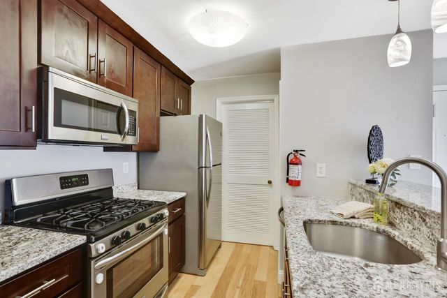 21 Lear Court, East Brunswick, NJ 08816