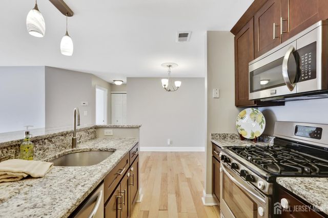 21 Lear Court, East Brunswick, NJ 08816