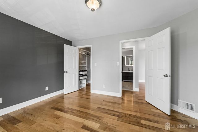 21 Lear Court, East Brunswick, NJ 08816