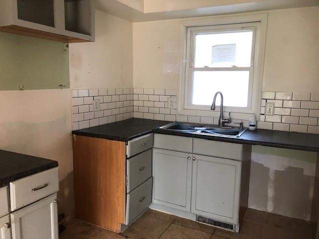 3203 E 107th Terrace, Kansas City, MO 64137