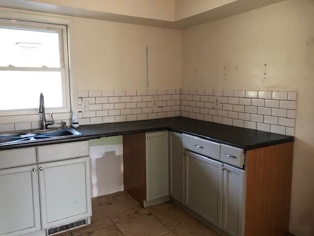 3203 E 107th Terrace, Kansas City, MO 64137