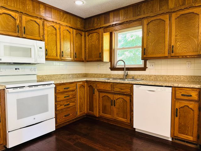 700 Owens Mill Road, Stockton, MO 65785