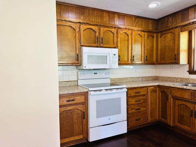 700 Owens Mill Road, Stockton, MO 65785