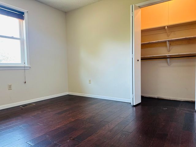 700 Owens Mill Road, Stockton, MO 65785