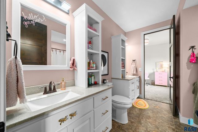 7812 S Tuscan Club Cir Circle, Sioux Falls, SD 57108