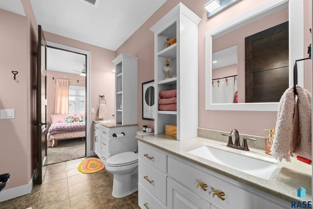 7812 S Tuscan Club Cir Circle, Sioux Falls, SD 57108