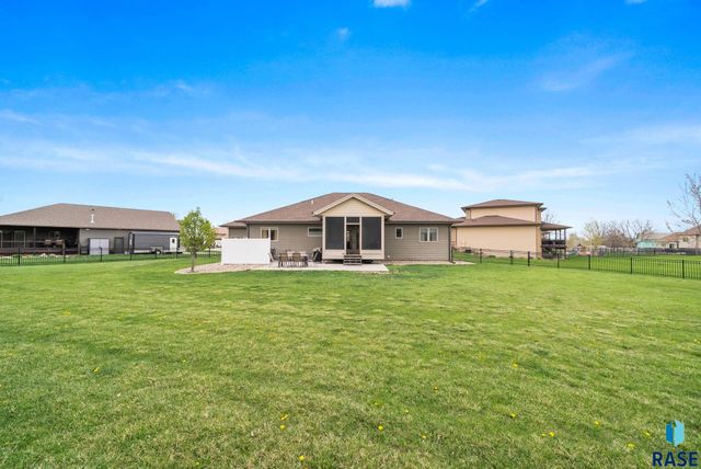 7812 S Tuscan Club Cir Circle, Sioux Falls, SD 57108