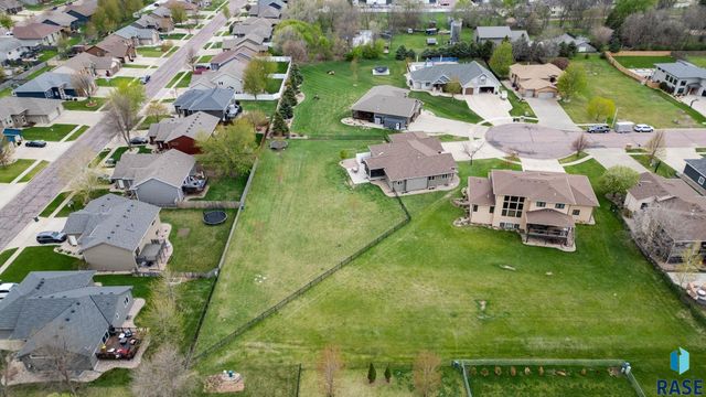 7812 S Tuscan Club Cir Circle, Sioux Falls, SD 57108