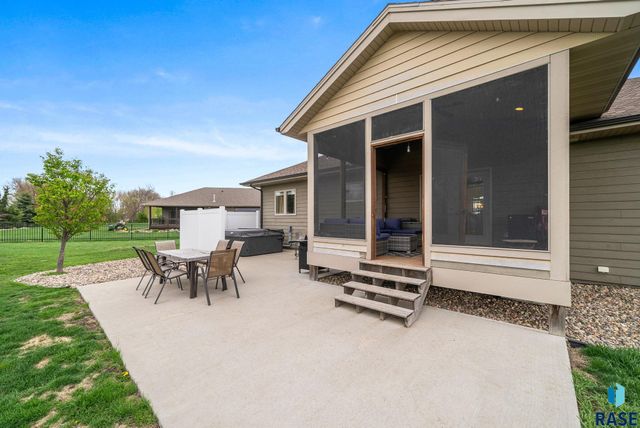 7812 S Tuscan Club Cir Circle, Sioux Falls, SD 57108