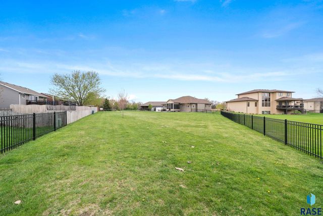 7812 S Tuscan Club Cir Circle, Sioux Falls, SD 57108