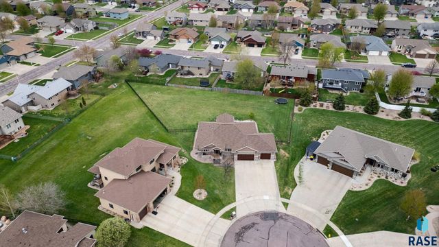 7812 S Tuscan Club Cir Circle, Sioux Falls, SD 57108