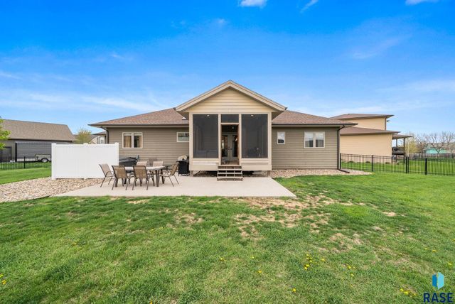 7812 S Tuscan Club Cir Circle, Sioux Falls, SD 57108