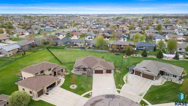 7812 S Tuscan Club Cir Circle, Sioux Falls, SD 57108