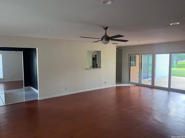 9219 GARDEN RIDGE DR, San Antonio, TX 78266