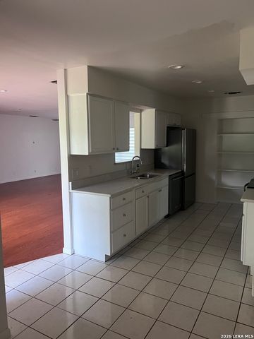 9219 GARDEN RIDGE DR, San Antonio, TX 78266