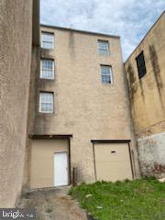 114 E MAIN ST #REAR, Norristown, PA 19401