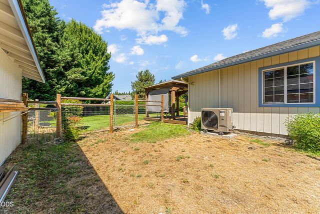 181 Jo Creek Place, Merlin, OR 97532