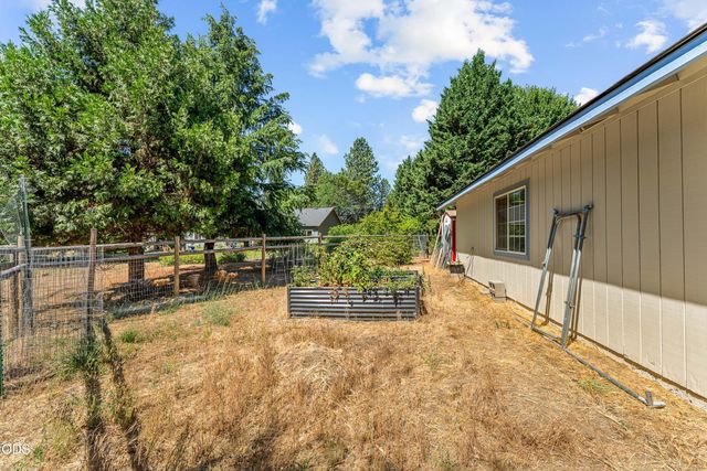 181 Jo Creek Place, Merlin, OR 97532