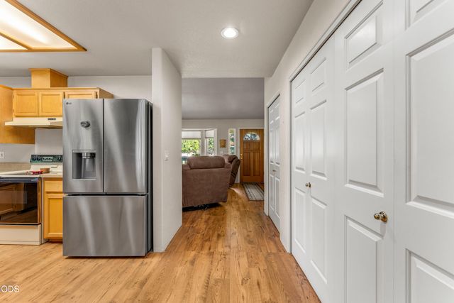 181 Jo Creek Place, Merlin, OR 97532