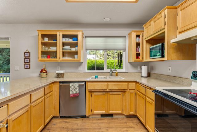 181 Jo Creek Place, Merlin, OR 97532