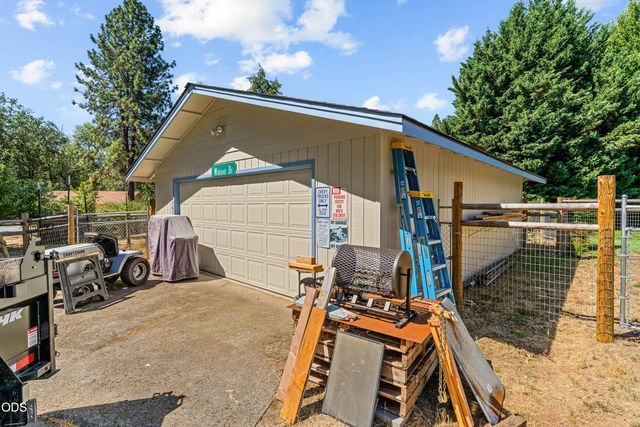 181 Jo Creek Place, Merlin, OR 97532